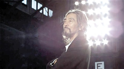 山本耀司：做“壞人”衣服卻成“權威”設計師