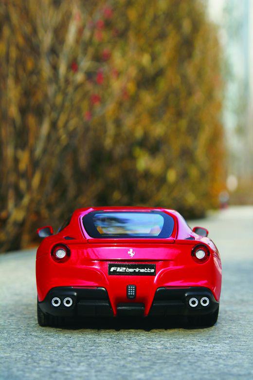 法拉利 F12 Berlinetta  如短吻鳄般杀气十足