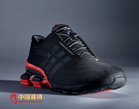 跨界合作Adidas與保時捷合作設計運動服飾