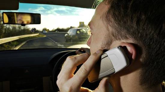 研究发现 开车打电话与车祸没有直接关系