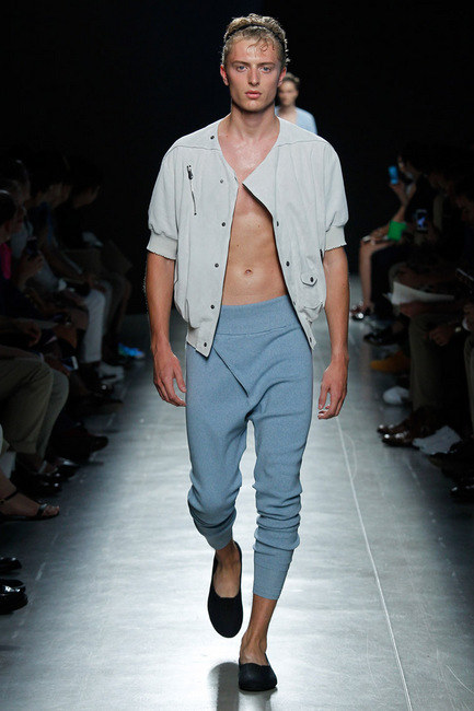 BOTTEGA VENETA 于2015年春夏獻上從容雅緻男士服飾