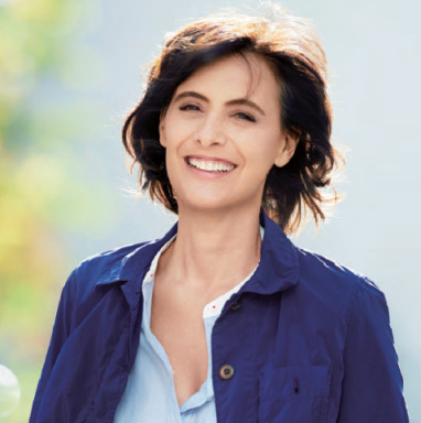 UNIQLO[优衣库]与 Ines de la Fressange携手踏上新旅程