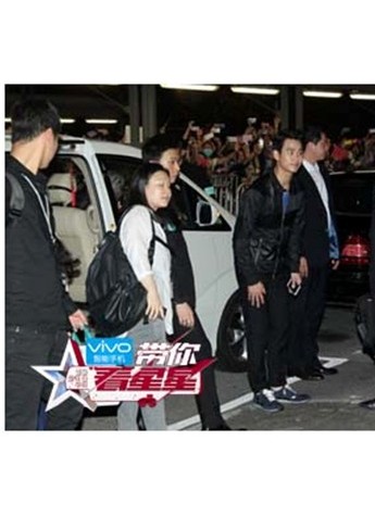 《带你看星星》今晚十点首播，迎裴勇俊、金秀贤同台秀