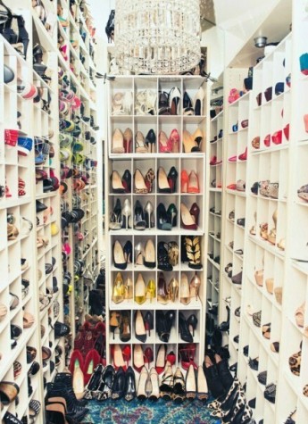 千百度女鞋 制造由脚开始的美丽