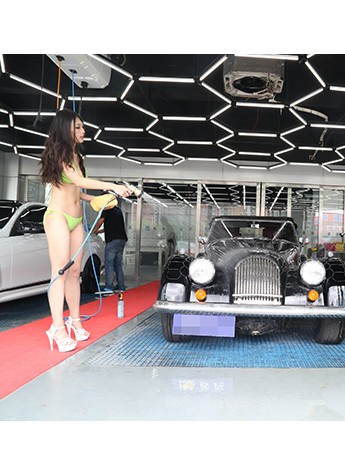 北京现比基尼洗车，富二代一天光顾两次