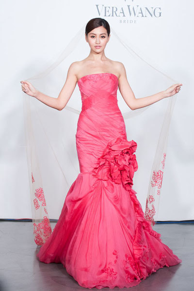 Vera Wang打破常规呈现不同视觉感官 推出2014粉色婚纱系列