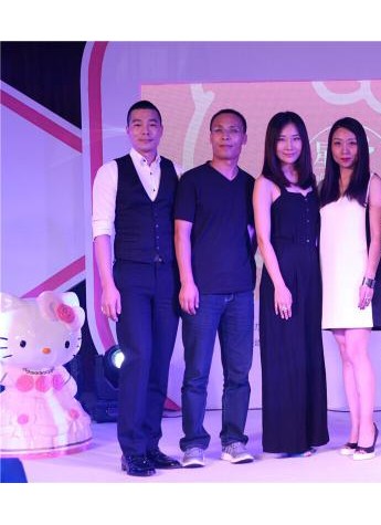 星梦奇缘•时尚新娘Hello Kitty跨界定制婚纱艺术展