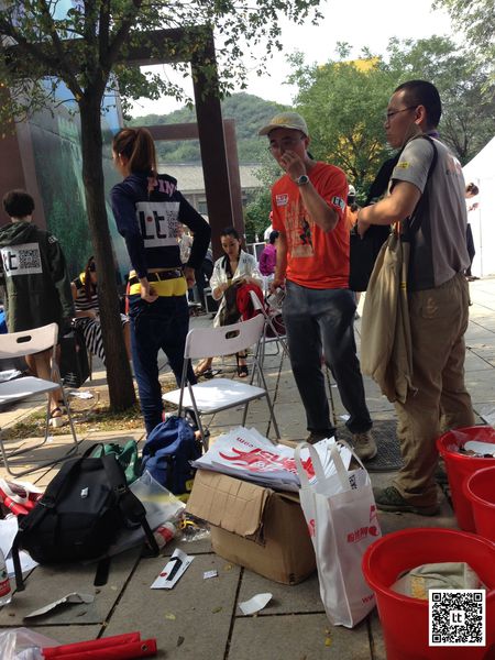 越野宝贝后台换装  无视偷拍疑走光