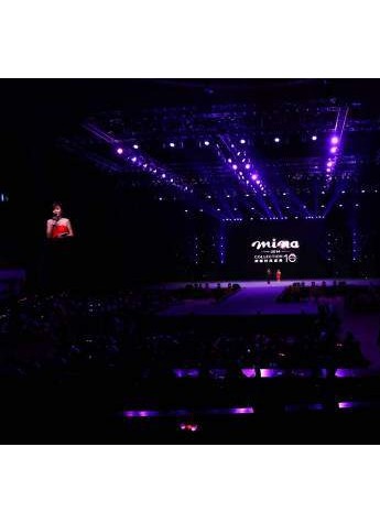 趣奇俏时尚定制亮相米娜十周年盛典