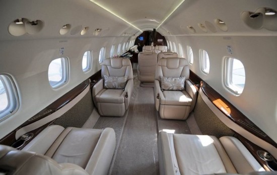 图有真相!盘点娱乐圈内拥有私人飞机的十大明