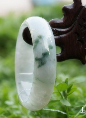 上海天脈珠寶教您如何挑翡翠