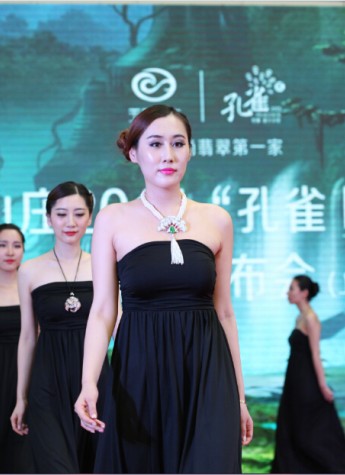 玉翠山庄联袂逸雲品牌优雅亮相上海国际珠宝展
