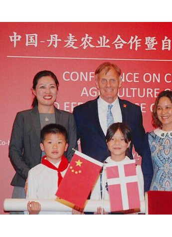 皮草的可持续设计艺术展惊艳亮相中丹建交65周年庆典