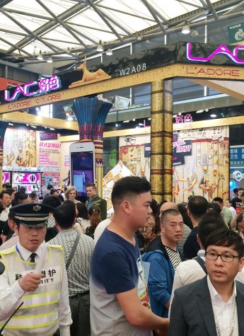 烙色彩妆强势引爆美博会，成单日参观量最多美妆品牌