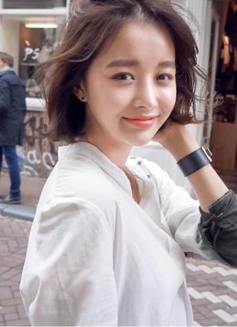 韓國女裝IMVELY, 清爽白色創(chuàng)造浪漫一夏季