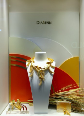 德诚珠宝展馆“阿凡达灵树”闪耀深圳珠宝展