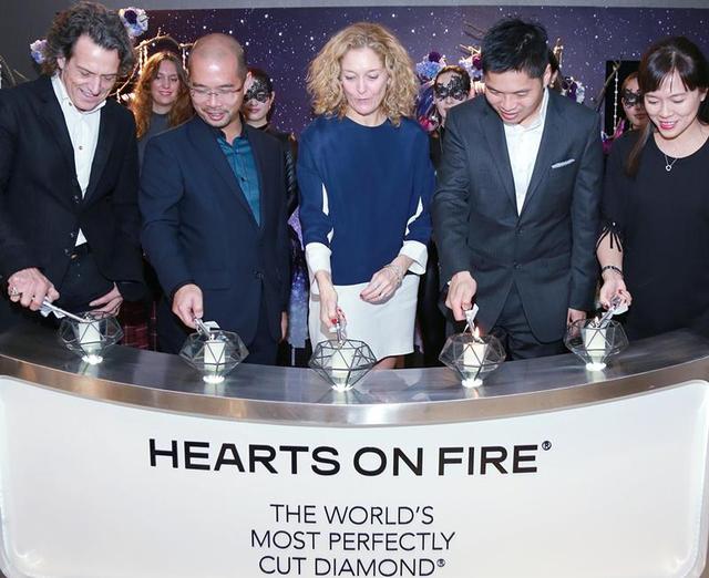 hearts on fire与著名英国珠宝设计师携手合作