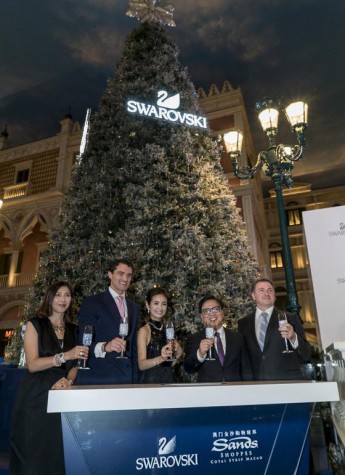 Swarovski首棵闪亮圣诞树登陆澳门金沙购物城邦