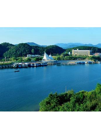 《闪电大作战》搅乱韶湖春水 彻底撒野去了