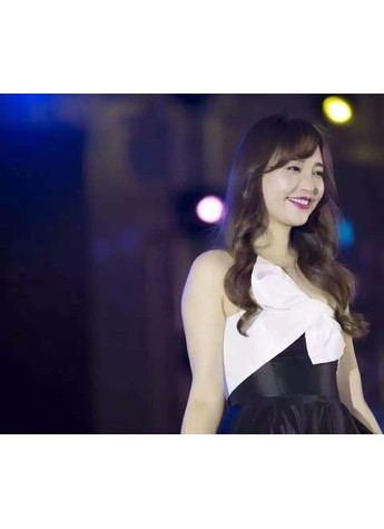 甜歌玉女小天后，与微商天团共舞 ——金莎助阵《万人落地微商盛典暨明星见面会》