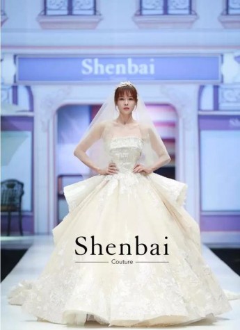 李艾压轴Shenbai时装周专场发布 璀璨加身尽显女性精致美好