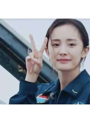 除了帶火衣帽鞋包，這次大冪冪竟然帶火了一臺機子？
