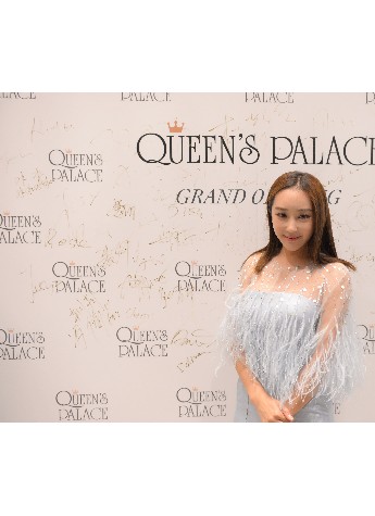 Queen’s Palace新店盛大开业 轻纱薄羽演绎礼服的极致奢华