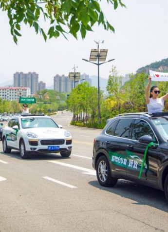 攸妍豪车自驾游 让青春在旅途中飞扬