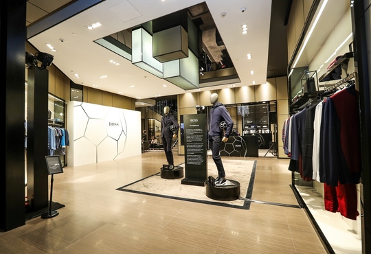 BOSS为拜仁慕尼黑足球俱乐部打造时尚战衣 