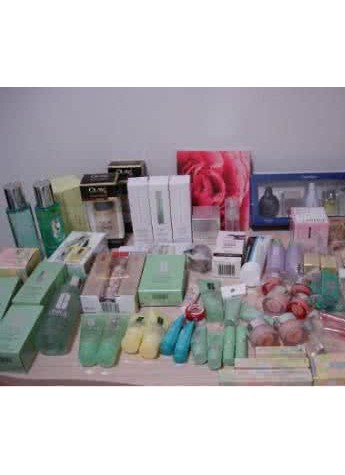 脸上经常长痘痘，脸上容易长痘痘怎么办?