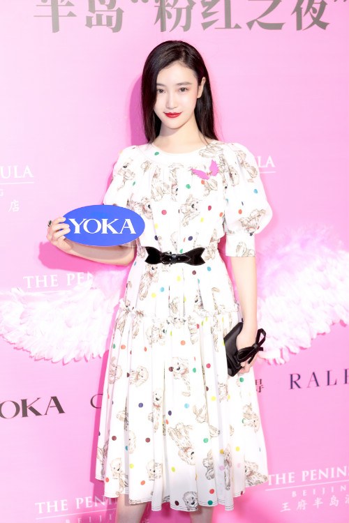 演员张辛苑受邀出席粉红丝带慈善晚宴 呼吁关爱女性健康