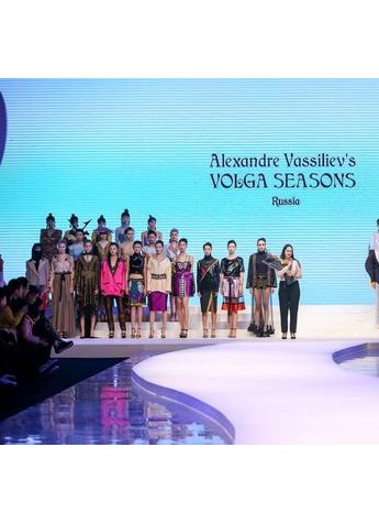 丝绸之路国际时装周 多国设计师带来异域风情