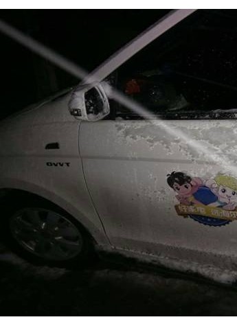 特大暴雪用戶接連遭拒 服務兵給城市踩出了一條“海爾路”