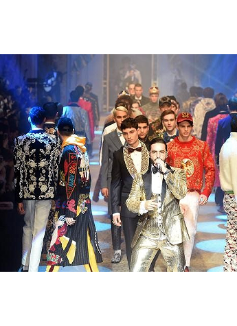 张彬彬时装周为Dolce&Gabbana走秀，带着Ora游米兰