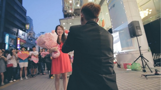 想嫁!情人节最浪漫求婚合集，DR钻戒这波操作甜炸了!