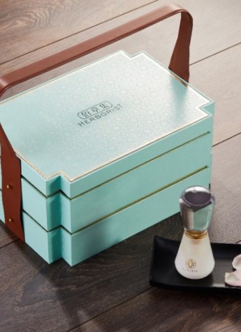 美之以衡 焕若桃花 ——佰草集20周年限量礼盒闪耀桃李年华