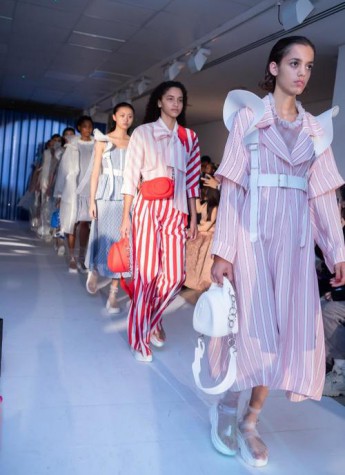 华裔设计师李筱惊艳伦敦时装周：一辈子认准一件事