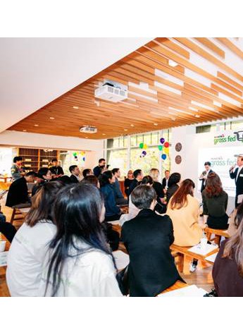 新西兰官方发布草饲标准 满趣健草饲婴幼儿奶粉再获认证