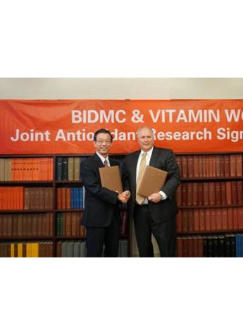 美国百家媒体争相报道，美维仕联合全球顶尖医学中心BIDMC深化抗氧化研究
