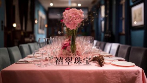 桃花芬芳相伴 禧翠珠寶詮釋頂級(jí)翡翠的文化底蘊(yùn)