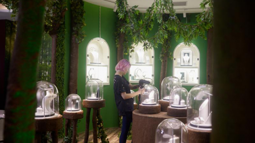 波兰网红探店巴莫尔，时尚珠宝闪耀全世界