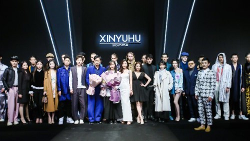 胡馨予2019 AW男装发布秀：开启男士实用美学之旅