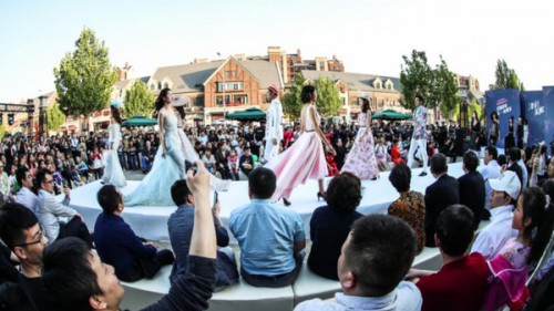 吴小莉开启“津彩美帽”节  用时尚点亮天津夜经济