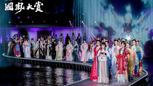 讓華服成為T臺秀主角，天貓國潮來了在西子湖畔辦了一場國風(fēng)大賞