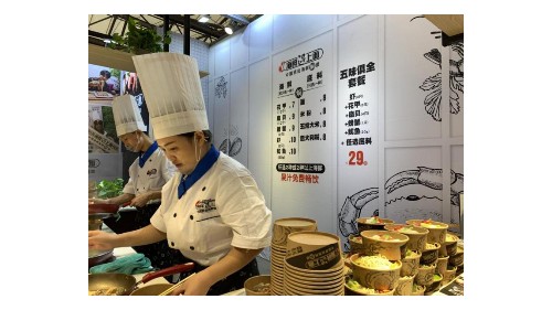 海鲜遇上面：打破区域壁垒，塑造行业标杆。