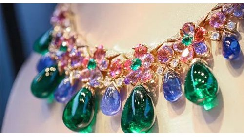 时尚在线专访天然水晶专卖店魔都风尚网红店「宝姬珠宝天然水晶」