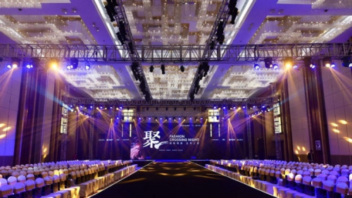 2019，“聚 融合时尚 · 无界之夜”的一台大戏