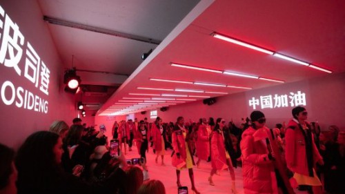 中国时尚为中国加油：波司登三亿捐赠后，惊艳伦敦时装周