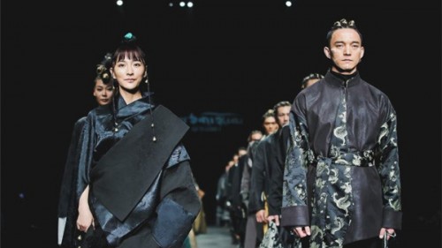 来自西藏的时尚 AJ-NAMO阿佳娜姆中国国际时装周诠释民族时尚态度