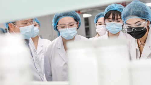 探秘逸仙研發(fā)中心 見(jiàn)證國(guó)牌美妝科技創(chuàng)新之旅